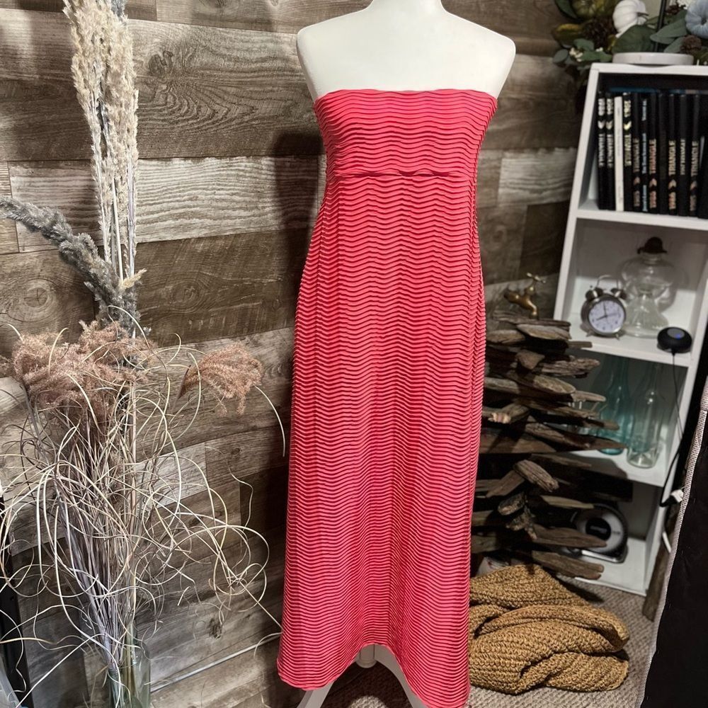 Soho Apparel hot pink strapless maxi dress - M